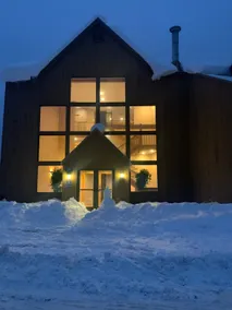 Cozy Ski-In/Ski-Out Escape at Sugarloaf with AC - Image 4