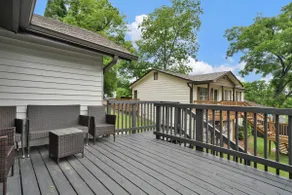 Martha's South Eastlake Retreat - Image 5