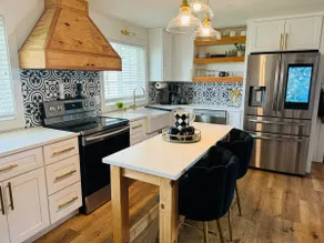 1/ 3 acre,hot tub,playground&NEW Volleyball court! - Image 5