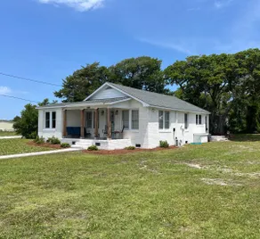 Across from marina and fully renovated! - Image 2