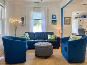 Cozy cottage 3 blocks from beach - Image 3