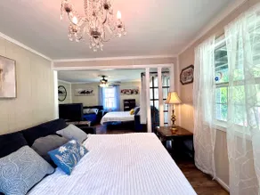 Main Street House, Parking, few miles from trails! - Image 4