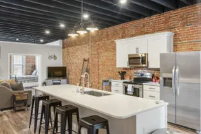 Luxury Downtown Loft- Walk to Katy Trail & Casino - Image 3