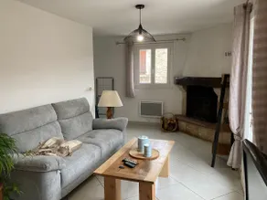 Bright 2-Bedroom Townhouse with Terrace - Image 2