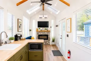 Near Zion • Modern Tiny Home • Hiking & MTB Access - Image 2
