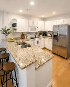 2 Master Suite Townhouse Near UF - Image 4