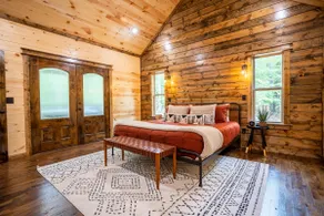 The Roosevelt- Perfect for all! Hot Tub, Free WiFi, FREE Firewood! - Image 4