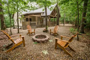 The Roosevelt- Perfect for all! Hot Tub, Free WiFi, FREE Firewood! - Image 2