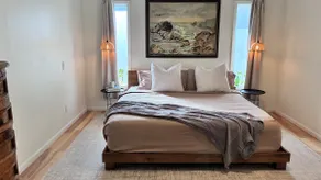 Renovated Mid-Century Home | Lg Yard | 15m to DT - Image 2