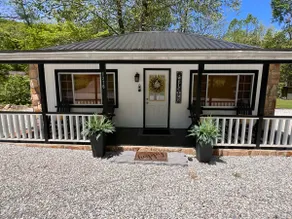 Creekside Cottage - Relax and Unwind - Image 3