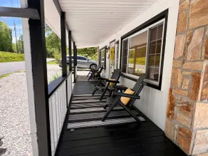 Creekside Cottage - Relax and Unwind - Image 5