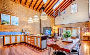 Luxury Bush Retreat- Sleeps 12- Near Beach & Town- Super Winter & Spring Special - Image 5
