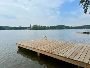 Relaxing Lakeside Treehouse  - Image 4