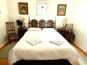 Comfy 3BR cottage on foreshore, excellent position - Image 3