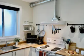 2 queen beds w/ laundry, full kitchen $0 clean fee - Image 2