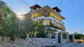 Cheerful 2 bedroom villa with free parking. - Image 2