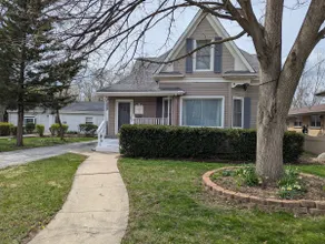 Two Bedroom Apartment Walk to Metra - Image 2
