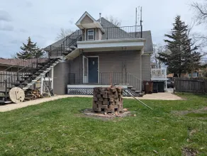 Two Bedroom Apartment Walk to Metra - Image 4