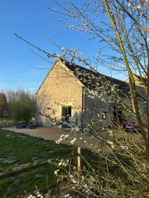 House in a farmhouse. - Image 3