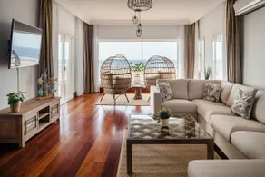 ODIN LUXURY VILLA by Buenavilla - Image 3