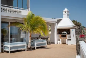 ODIN LUXURY VILLA by Buenavilla - Image 2