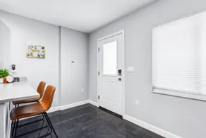 Spacious Studio DTWN SRQ centrally located - Image 4