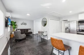 Spacious Studio DTWN SRQ centrally located - Image 5