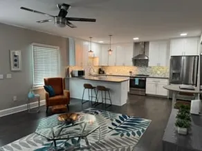 Modern Elegance in Historic Old Town Winchester - Image 3