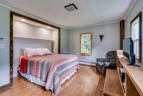 Secluded 3 Bedroom cabin w/4+ private acres - Image 4