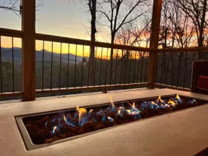 Cozy Treehouse w/ stunning Aska views near Toccoa! - Image 2