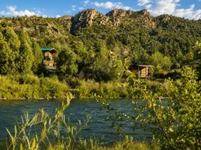 Rustic Pioneer cabin on the Arkansas River P2 - Image 2