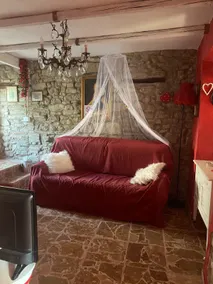 Jolie Petite Maison ideal for romantic getaways - Image 2