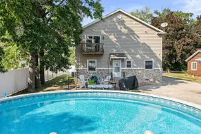 Large, Cozy, Theatre, Pool, Walk to ND Restaurants - Image 2