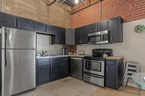 Downtown Jonesboro's Stylish Studio - Image 4