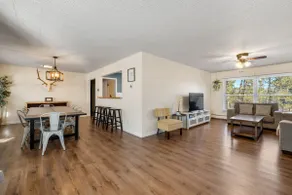 Blue Roof Lodge: Pet-Friendly, Walkable to Downtown Custer - Image 4