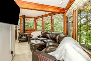3BR unique tree & ski house w/ private hot tub - Image 3