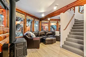 3BR unique tree & ski house w/ private hot tub - Image 5
