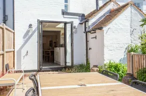 Tranquil luxury fisherman’s cottage close to beach - Image 3