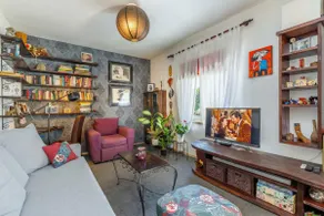 Cozy Home with Private Garden - Happy Rentals - Image 3