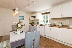 Church View-Fabulous 2 bed apartment-4 Poster bed - Image 5