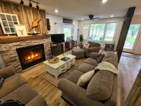 Vintage Cottage Lakeview Fireplace Games Room - Image 2