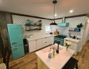 Vintage Cottage Lakeview Fireplace Games Room - Image 4