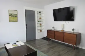 Reno'd 1BR Near Eat Street | Private Entrance - Image 4