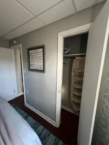 Cozy 2 bed brick bungalow mins from downtown - Image 4