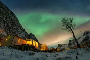 Cabin by the Devil's Teeth - Image 3