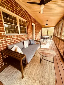 Cheerful 3-bedroom house with parking on premises - Image 3