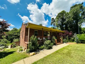 Cheerful 3-bedroom house with parking on premises - Image 5