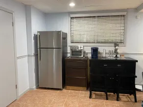 Stylish 1 BR basement apartment near Stn Mtn Park - Image 4
