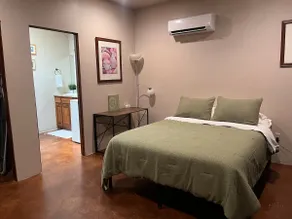 Clean & Cozy 1-bed Casita with relaxing courtyard - Image 3