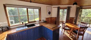 Tall Trees Eco Retreat - Manna Gum Cottage - Image 2